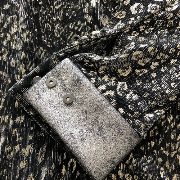 Gorgeous T Tahari sheer blouse with faux leather collar and cuffs. Sz L - Picture 5 of 9